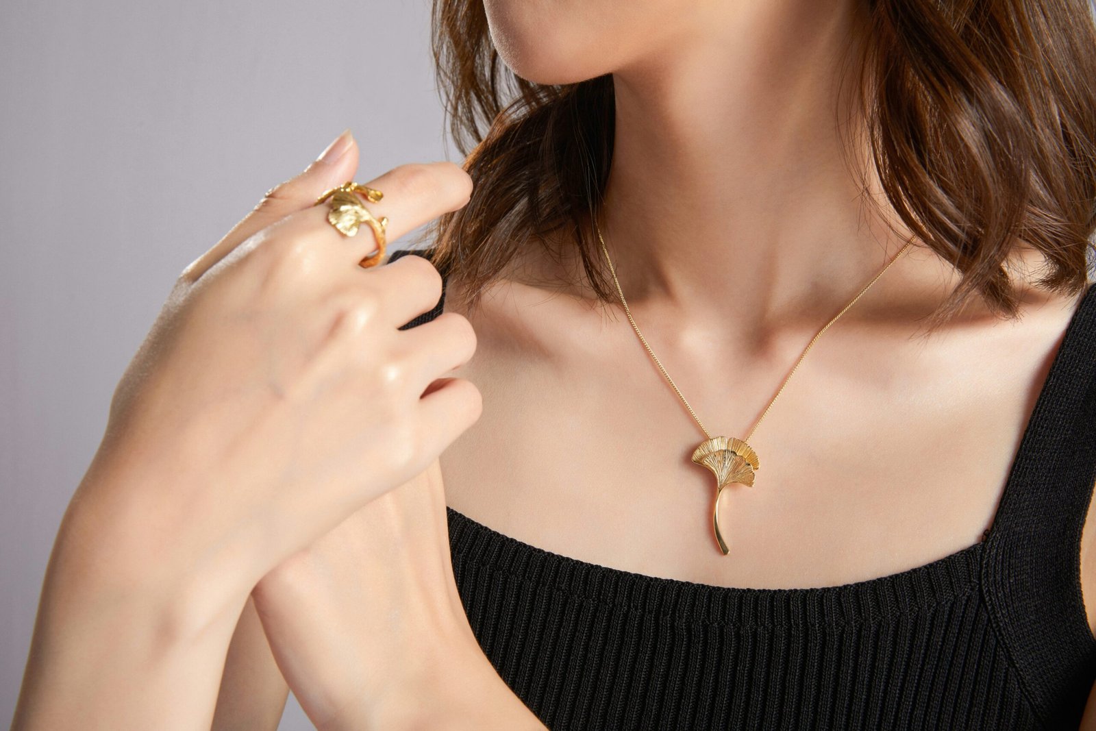 Graceful Necklaces That Complete Your Look